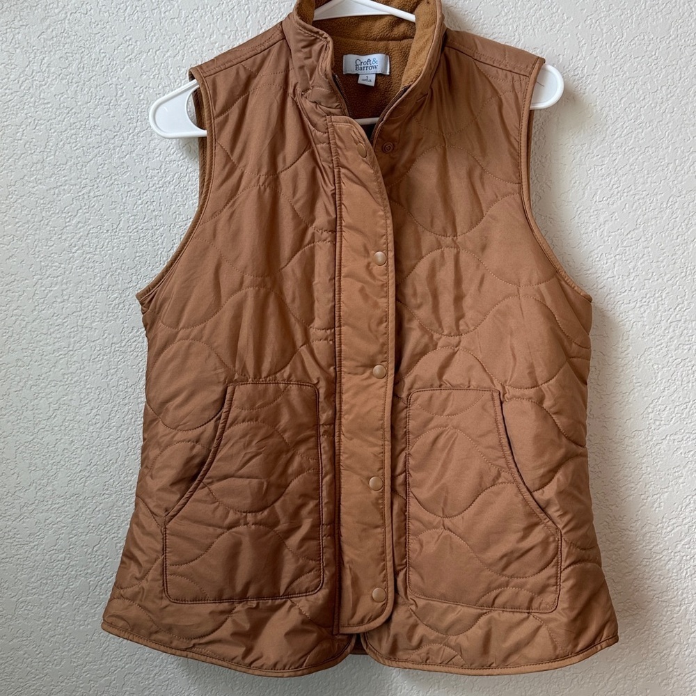 Croft and Barrow Quilted Vest Brown Camel size Small - Picture 2 of 9